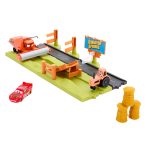 Disney and Pixar Cars Frank Escape & Stunt Race Playset - Image 2