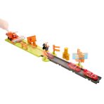 Disney and Pixar Cars Frank Escape & Stunt Race Playset - Image 3