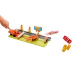 Disney and Pixar Cars Frank Escape & Stunt Race Playset - Image 4