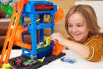 Bundle:  Hot Wheels Tunnel Twist Car Wash & 10 1:64 Scale Cars - Image 5